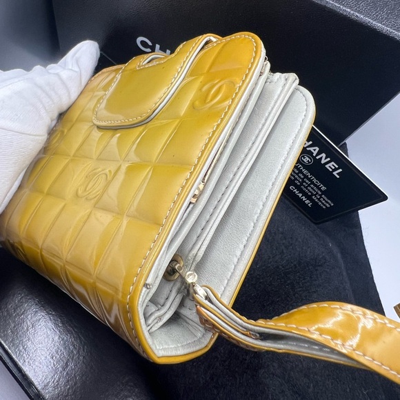 Chanel Chocolate bar Cocomark Enamel Bi-fold wallet - Picture 5 of 13